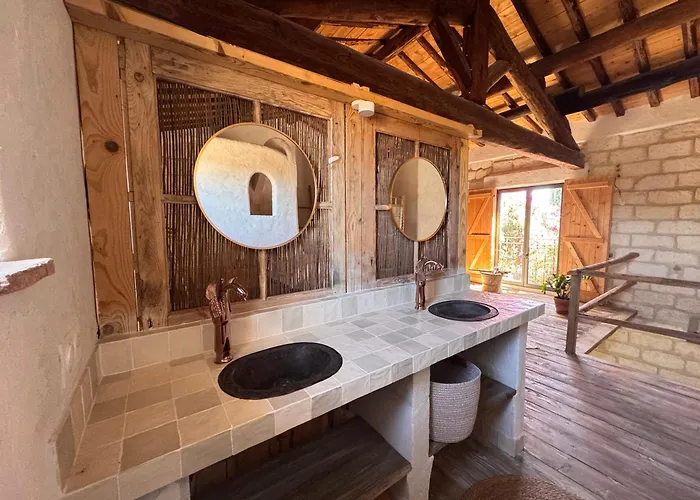 Le Domaine D Ambre La Maison Des Ecuries Feriehus *